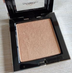 Pretty Vulgar Highlighter in Shimmering Swan
